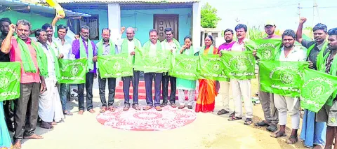 ‘ఇన్‌చార్జి మంత్రిగా సీతక్కను కొనసాగించాలి’