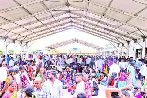 నృసింహుడి క్షేత్రంలో కోలాహలం