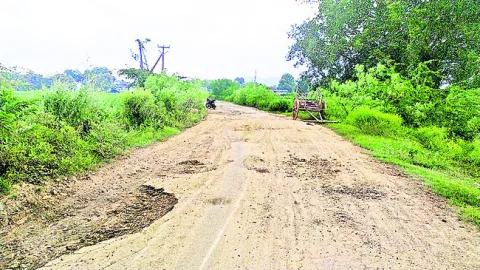 రెండేళ్లుగా గుంతలమయం..