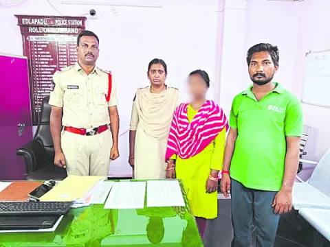 వివాహితను రక్షించిన పోలీసులు 