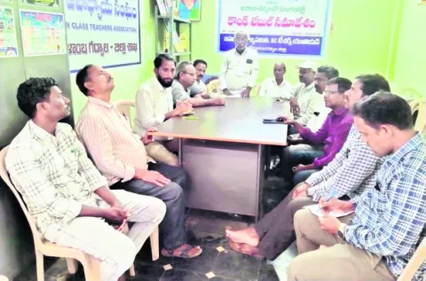 ప్రైవేటు రంగంలో రిజర్వేషన్లు కల్పించాలి 
