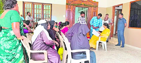 పేదలను ఇబ్బంది పెట్టొద్దు 