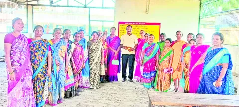 అరకొరగా మెస్‌చార్జీలు పెంచడం సరికాదు