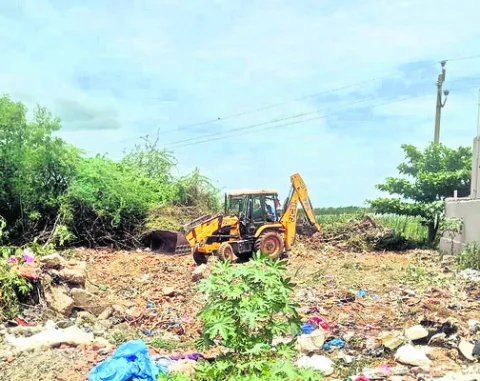 స్వర్ణాల చెరువు ఆక్రమణకు యత్నం