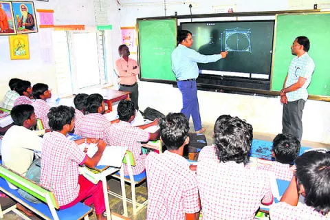 ఏడాది పాలనలో కలెక్టర్‌ మార్క్‌