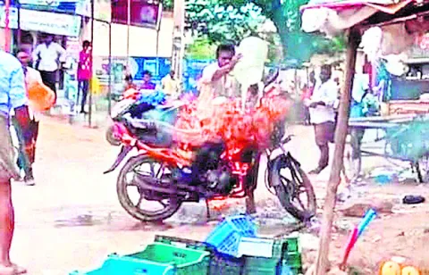 మోటారుసైకిల్‌ దగ్ధం 