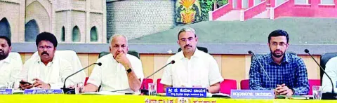 అధికారుల నిర్లక్ష్యంపై ఎంపీ మండిపాటు