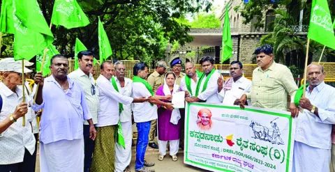 హెల్మెట్‌ తప్పనిసరి ఆదేశాలు వద్దు 
