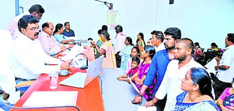 పీజీఆర్‌ఎస్‌లో నమోదైన అర్జీలు పరిష్కరించండి 