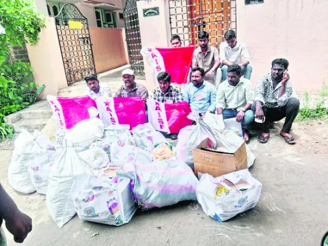 ప్రైవేట్‌ విద్యాసంస్థల గోదాం సీజ్‌
