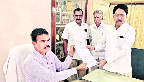 ఐదు నియోజకవర్గ స్థానాలకు 11 నామినేషన్లు
