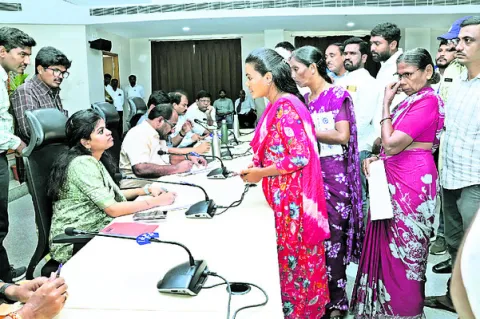 వినతులు త్వరగా పరిష్కరించండి