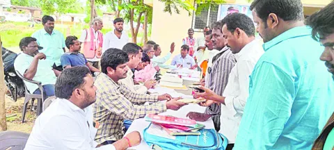 లగచర్లలో ప్రశాంతంగా రెవెన్యూ సదస్సు 