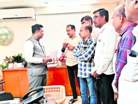 మిగిలిన పోస్టులకు పదోన్నతులు ఇవ్వాలి 
