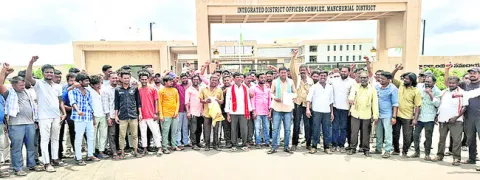 ఆటో స్టాండ్‌ స్థలం కోసం ధర్నా 