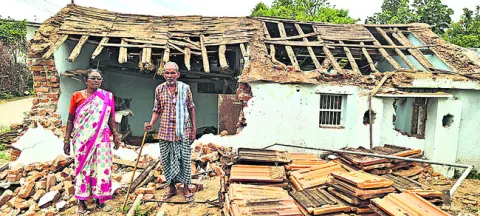 వృద్ధ దంపతుల ఇల్లు కూల్చివేత