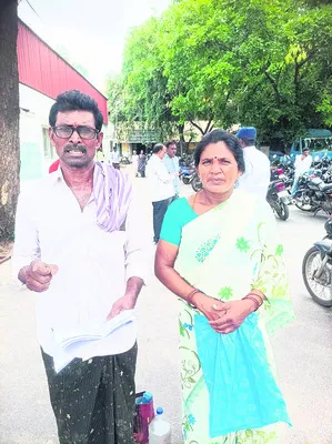 పొలాన్ని ఆక్రమించాలని  చూస్తున్నారు
