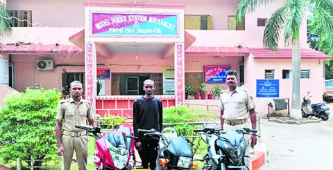 మూడు వాహనాలు స్వాధీనం 