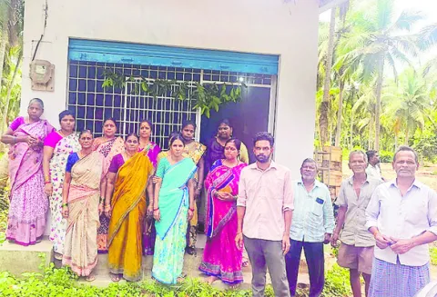 బ్రాందీషాపు ఏర్పాటును నిరసిస్తూ ధర్నా 