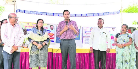 ప్రభుత్వ బడులను ఆదరిద్దాం