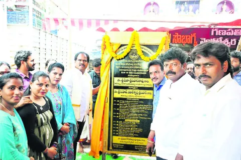 మేయర్‌ను పట్టించుకోని ఎమ్మెల్యే 