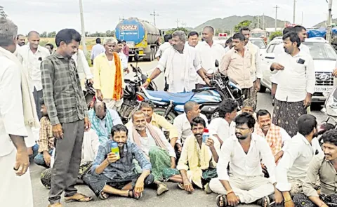 Tobacco Farmers Protest In Prakasam District