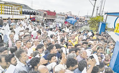 Totapuri mango farmers fires on Coalition govt