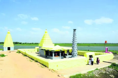 త్రినేత్ర శివలింగం.. ఉమామహేశ్వర ఆలయం