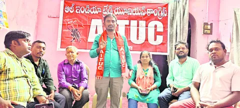 ఆప్కాస్‌ ఉద్యోగులకు ‘తల్లికి వందనం’ ఇవ్వాలి 