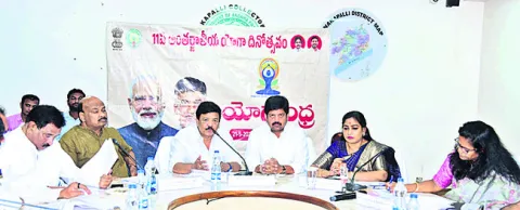 అనకాపల్లిలో మంత్రుల సమీక్ష