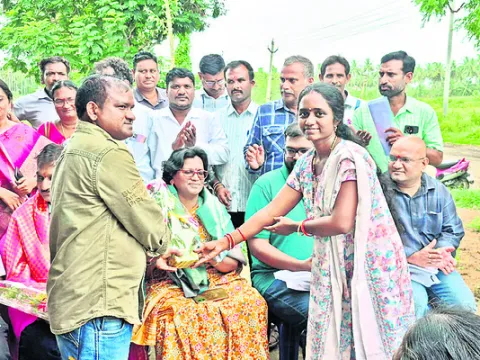 స్వయం సహాయక సంఘాలు స్వయంశక్తితో నడవాలి 