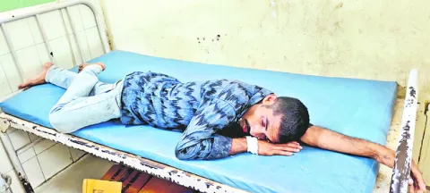 యువకుడి ఆత్మహత్యాయత్నం 