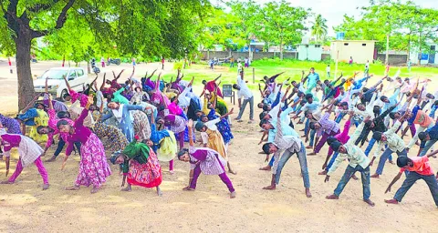 యోగా ఏకాగ్రతను పెంచుతుంది