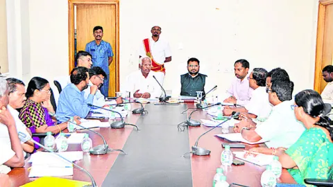 ఇందిరమ్మ ఇళ్ల నిర్మాణాల ప్రగతిని సాధించాలి