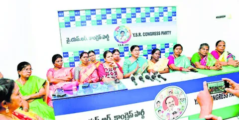 ఒంటరి మహిళను చెట్టుకు కట్టేసి కొట్టడం అనాగరికం
