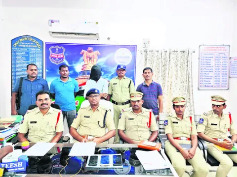 చైన్‌ స్నాచర్ల అరెస్ట్‌ 