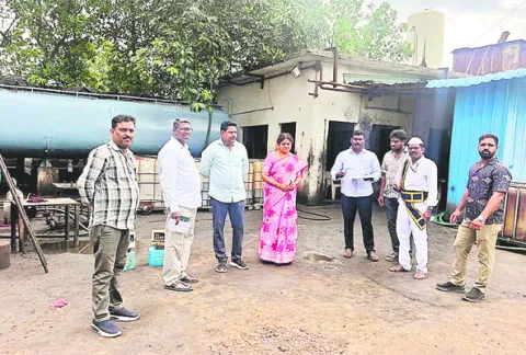వేస్ట్‌ ఆయిల్‌ ప్యూరిఫై యూనిట్‌లో తనిఖీలు 