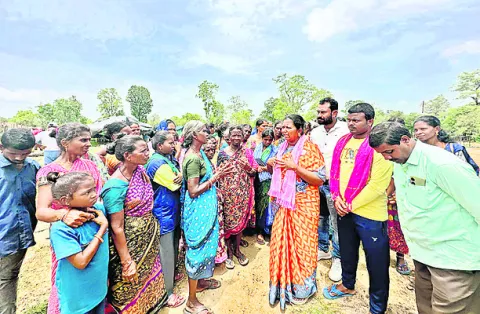 ఆదివాసీలకు అండగా ఉంటాం..