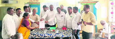అభివృద్ధి పనులకు శంకుస్థాపన
