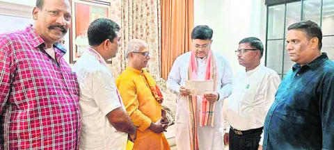 మంత్రుల దృష్టికి గుణుపూర్‌ సమస్యలు 