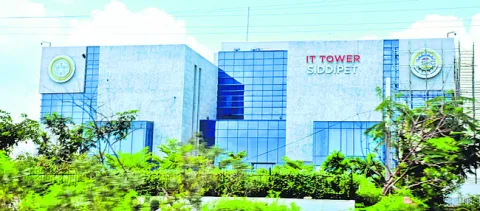 ఐటీ హబ్‌కు ఇంటర్‌నెట్‌ కట్‌