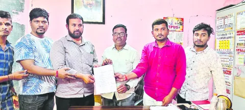 పుస్తకాల దందాను అడ్డుకోండి 