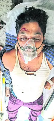 ఆటోలో నుంచి జారిపడి.. 