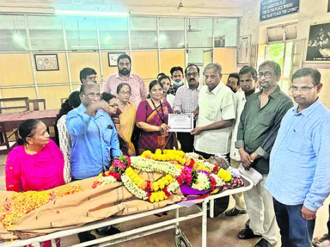 ఏఎంసీకి లక్ష్మీకాంతమ్మ పార్థివదేహం 
