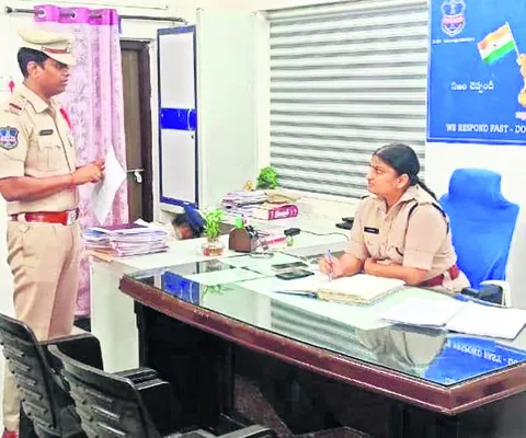 ప్రజలతో మానవీయంగా వ్యవహరించాలి 