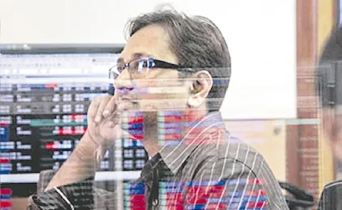 Stock Market: Sensex down 213 pts and Nifty at 24853