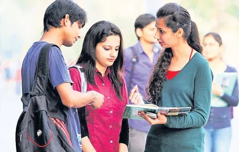 Government attempt to continue admissions to degree education manually