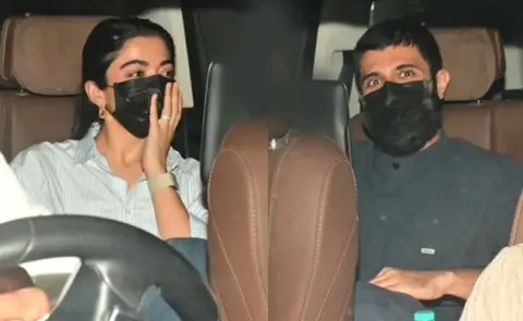 Rashmika And Vijay Devarakonda Leaves Mumbai Airport In Same Car6