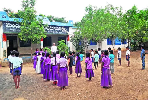 మొన్నటి వరకూ ఇద్దరు... నేడు ఒక్కరు!