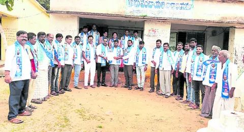 స్థానిక పోరులో సత్తా చాటాలి 